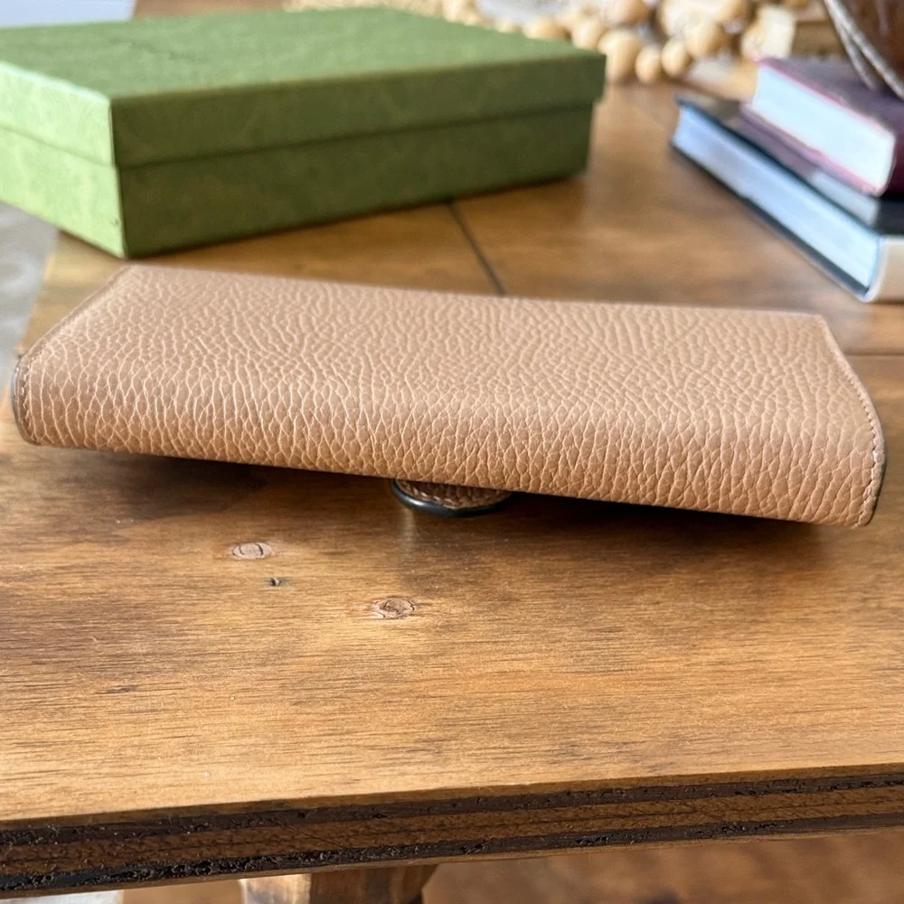 Authentic GUCCI Interlocking GG Beige Leather Long Bifold Wallet - Picture 6 of 10